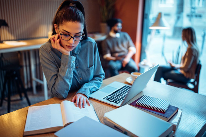 3 Razones de por qué estudiar una segunda carrera | AAU | Universidad a  Distancia